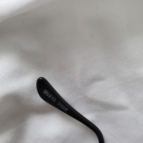 Authentic Vintage Ray-Ban in good condition Black and Gold - Picture 5 of 6